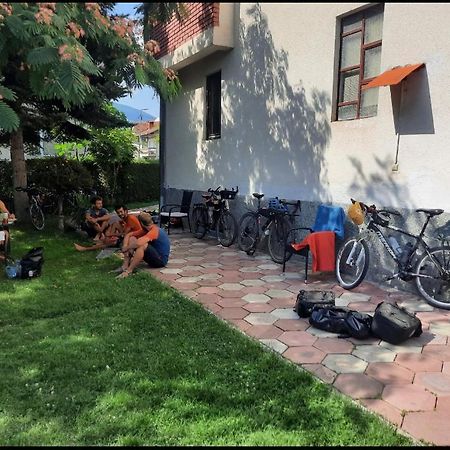 Bus Station Hostel Peja Kültér fotó