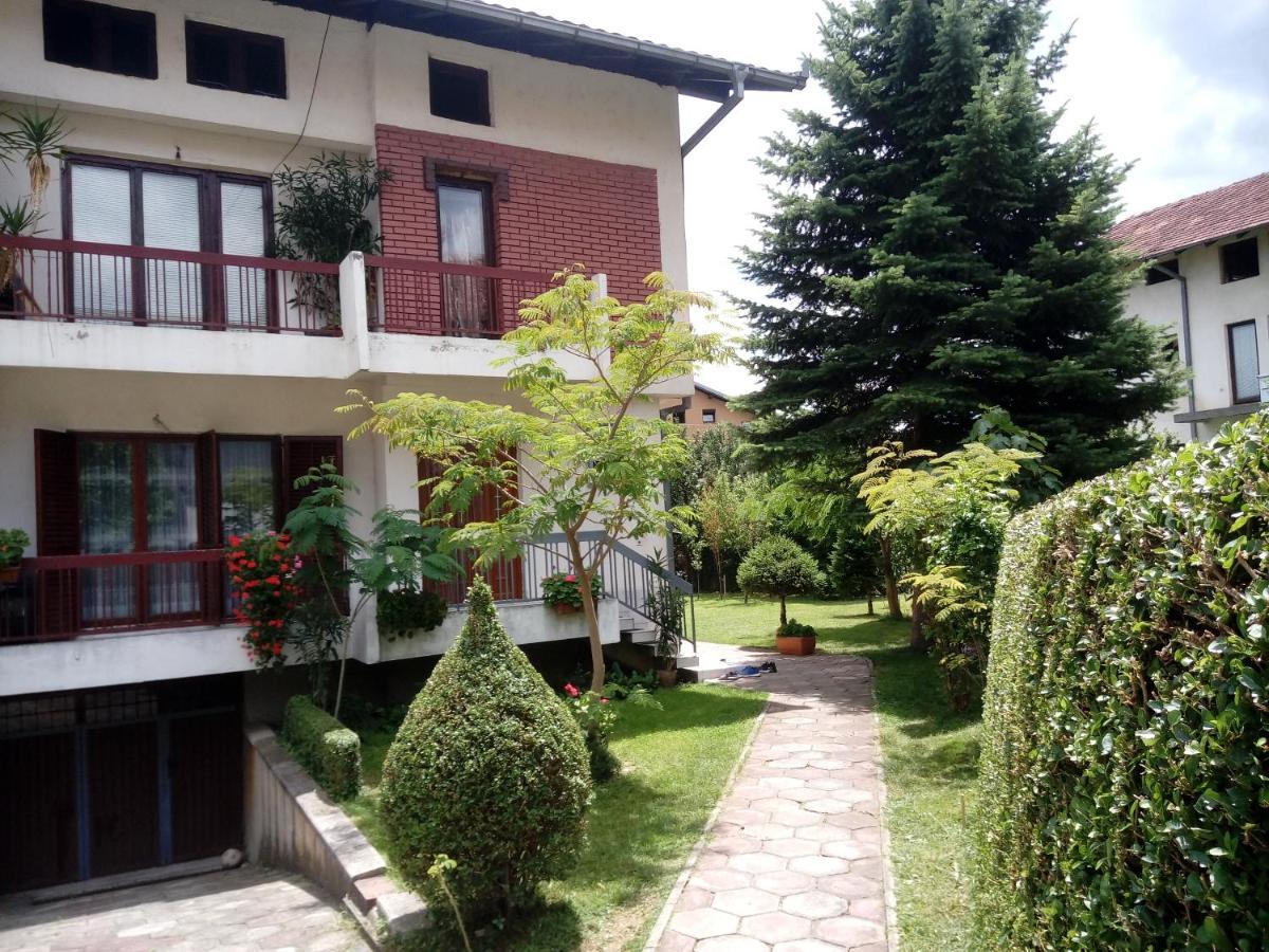 Bus Station Hostel Peja Kültér fotó