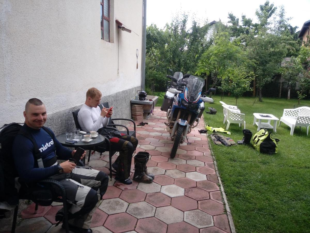Bus Station Hostel Peja Kültér fotó