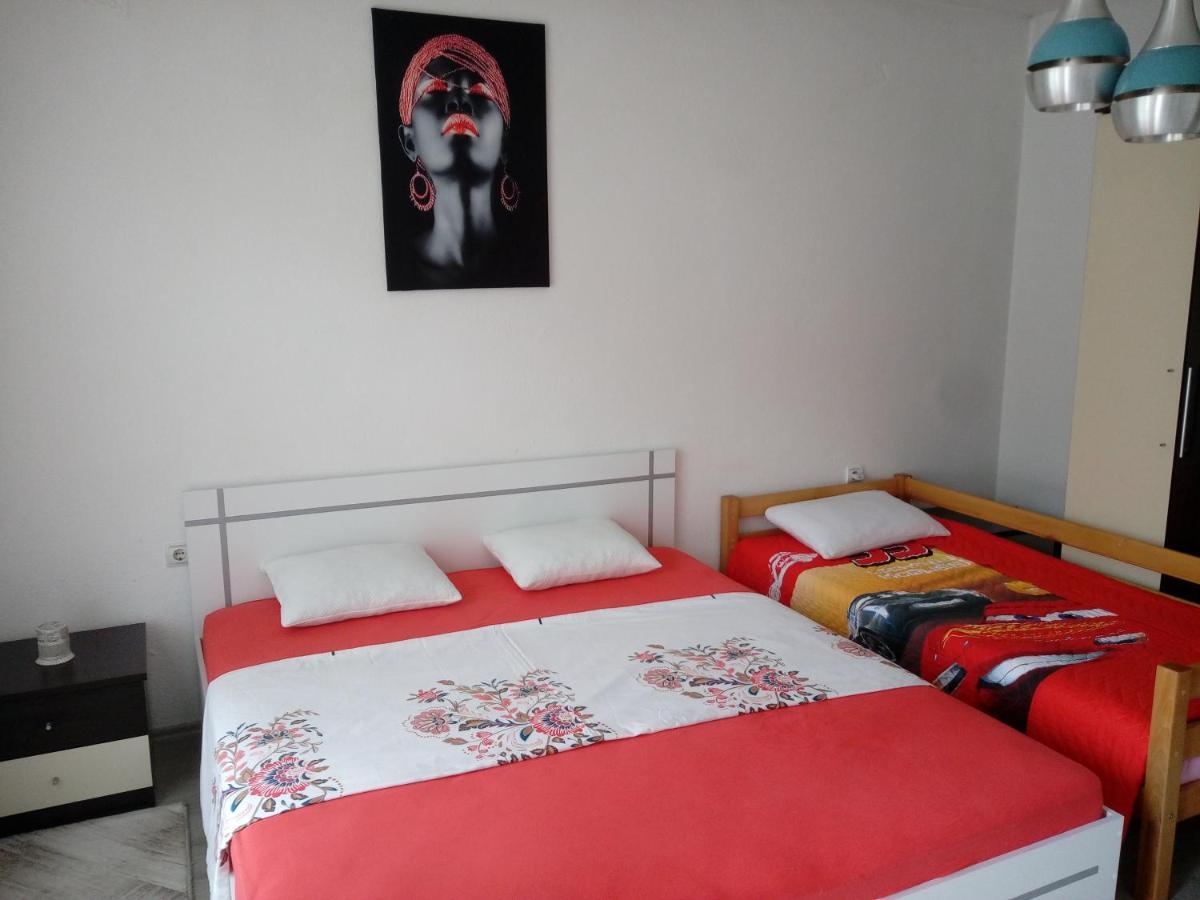 Bus Station Hostel Peja Kültér fotó