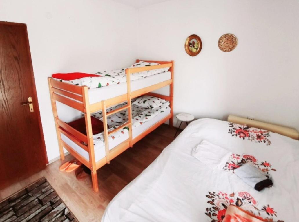 Bus Station Hostel Peja Kültér fotó