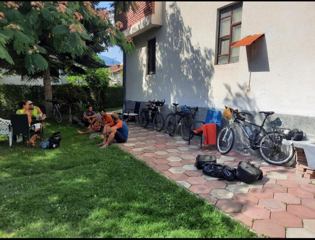 Bus Station Hostel Peja Kültér fotó