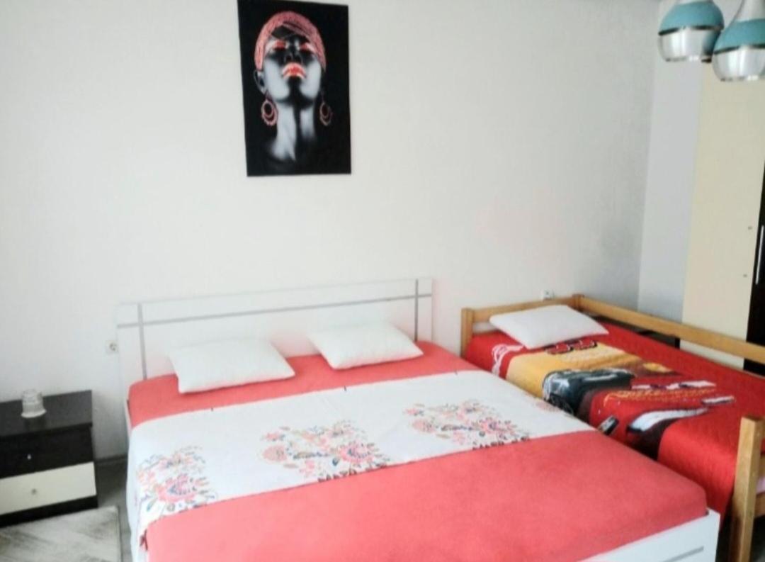 Bus Station Hostel Peja Kültér fotó
