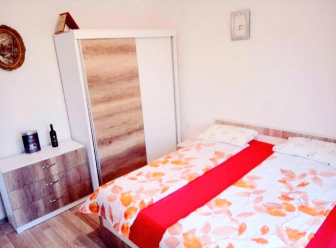 Bus Station Hostel Peja Kültér fotó