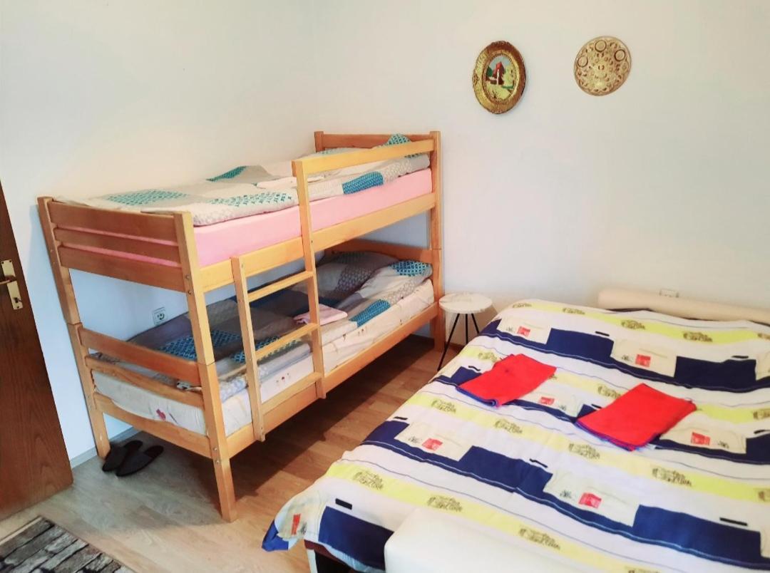 Bus Station Hostel Peja Kültér fotó