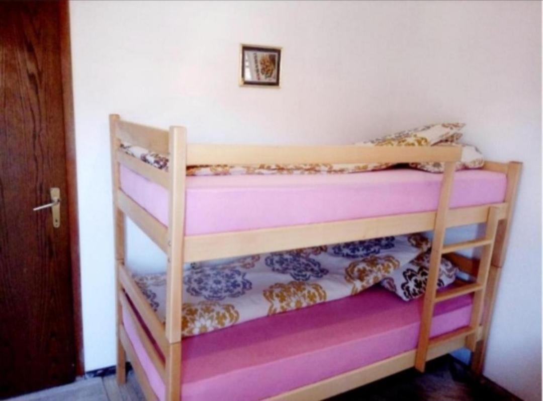 Bus Station Hostel Peja Kültér fotó