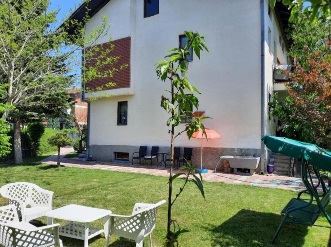 Bus Station Hostel Peja Kültér fotó