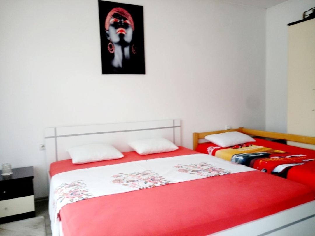 Bus Station Hostel Peja Kültér fotó